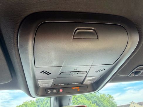 Used 2017 Cadillac XT5 FWD image 31