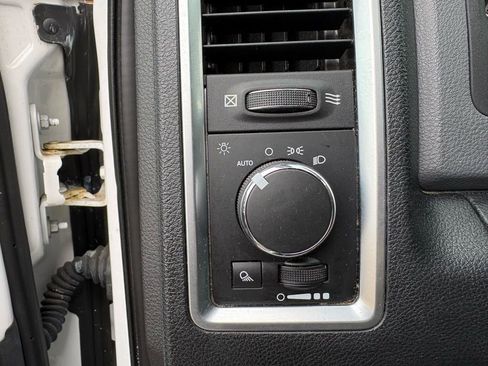 Used 2016 RAM 1500 Classic SLT image 14