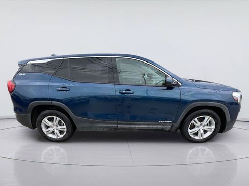 Used 2020 GMC Terrain SLE FWD image 2
