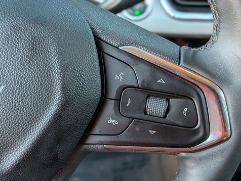 Used 2025 Chevrolet Trax LT w/ LT Convenience Package image 23