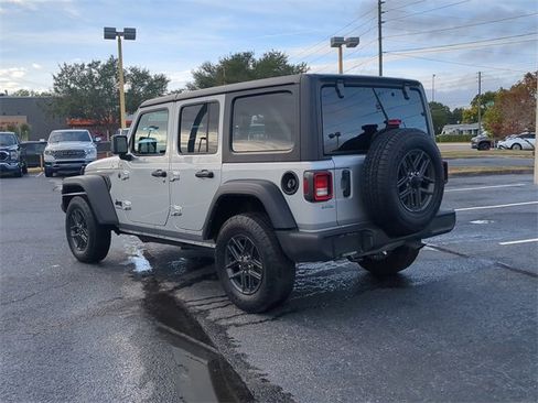 Used 2024 Jeep Wrangler Sport S image 4