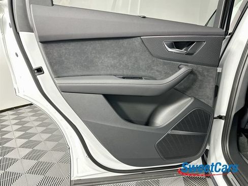 Used 2025 Audi SQ7 Premium Plus AWD/4WD image 44
