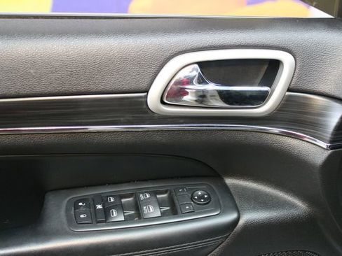 Used 2020 Jeep Grand Cherokee Limited w/ Luxury Group II RWD image 19