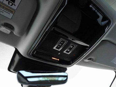 Used 2025 Land Rover Range Rover Velar S image 16