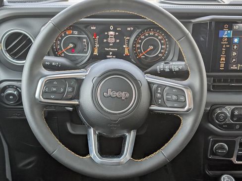 Used 2024 Jeep Wrangler Unlimited Sahara w/ Technology Group AWD/4WD image 14