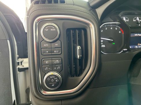 Used 2021 GMC Sierra 1500 SLT w/ SLT Premium Package AWD/4WD image 10