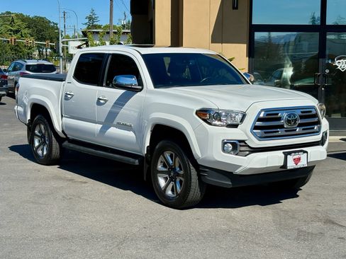 Used 2019 Toyota Tacoma Limited AWD/4WD image 1
