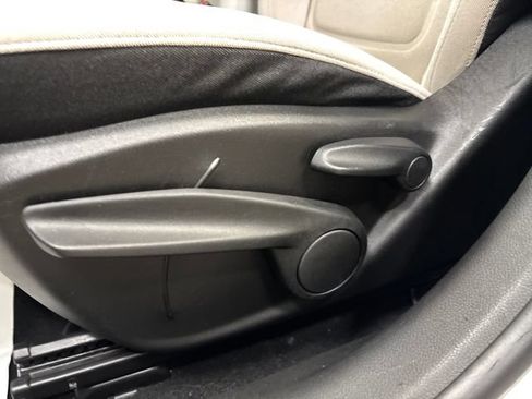 Used 2018 Jeep Renegade Latitude AWD/4WD image 27