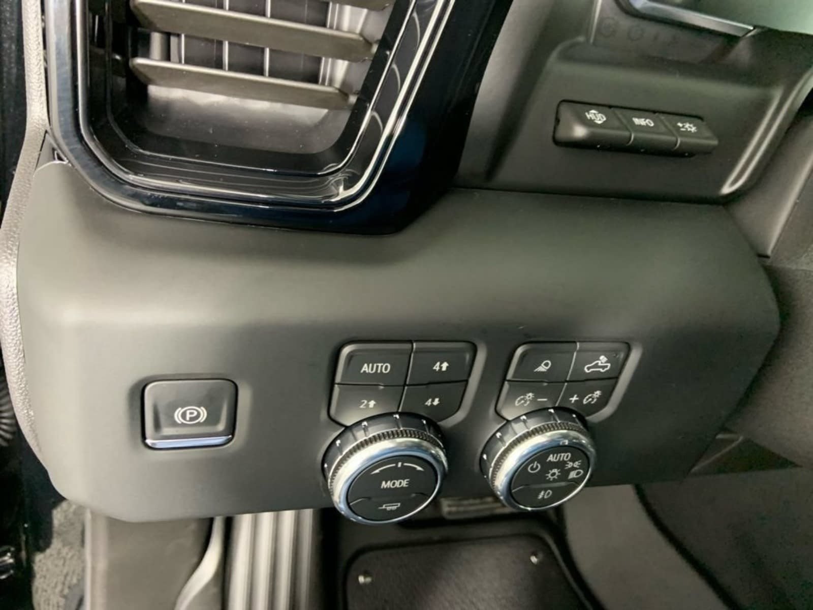 Used 2026 GMC Sierra 1500 AT4 w/ AT4 Premium Package AWD/4WD image 33