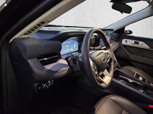 New 2025 Ford Explorer Active w/ Active Comfort Package image 3