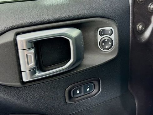 Used 2019 Jeep Wrangler Unlimited Rubicon AWD/4WD image 18