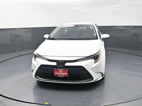 Used 2024 Toyota Corolla LE FWD image 2