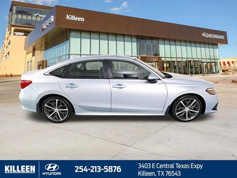 Used 2022 Honda Civic Touring image 9