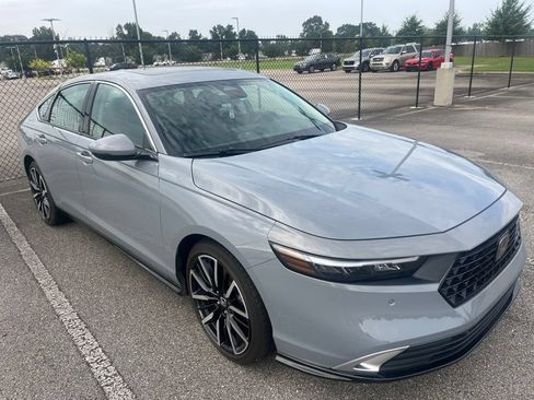 Used 2023 Honda Accord Touring image 2