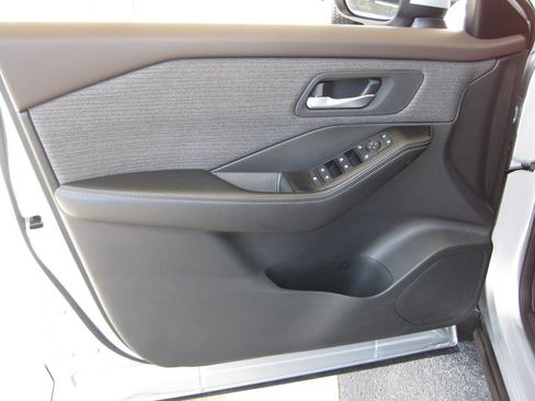 Used 2022 Nissan Rogue SV FWD image 10