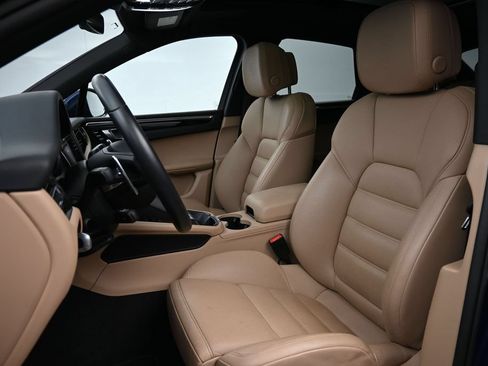Certified 2025 Porsche Macan AWD/4WD image 5
