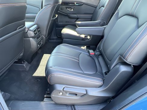 Used 2025 Honda Pilot TrailSport image 26