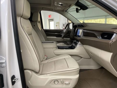 Used 2021 GMC Yukon Denali w/ Denali Premium Package image 18