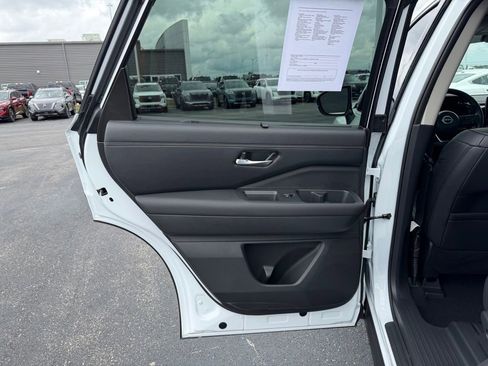 Used 2025 Nissan Pathfinder Platinum w/ Cargo Package FWD image 18