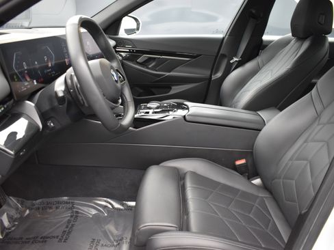 Used 2025 BMW 530i image 11