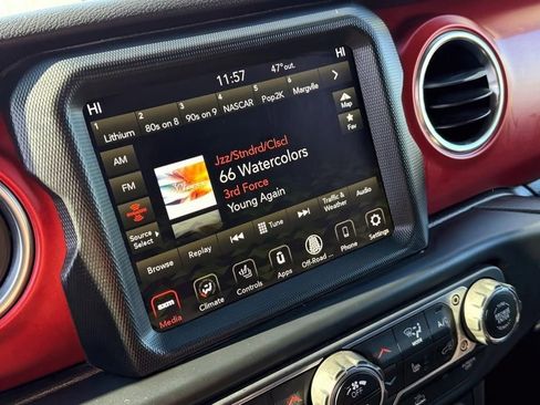 Used 2023 Jeep Gladiator Rubicon w/ Cold Weather Group image 16