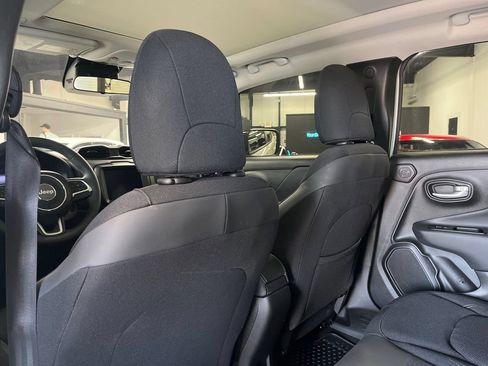 Used 2023 Jeep Renegade Altitude w/ Sun/Sound Group AWD/4WD image 39