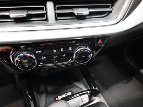 New 2026 Chevrolet Trax LT w/ Sunroof Package FWD image 17