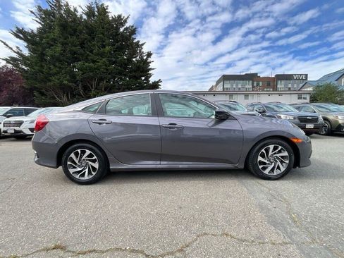 Used 2018 Honda Civic EX image 9
