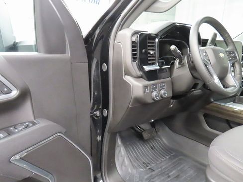 Used 2025 Chevrolet Silverado 2500 LT image 53