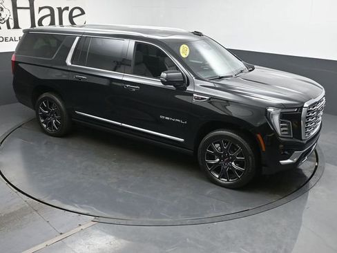 Used 2025 GMC Yukon XL Denali w/ Denali Reserve Package AWD/4WD image 40