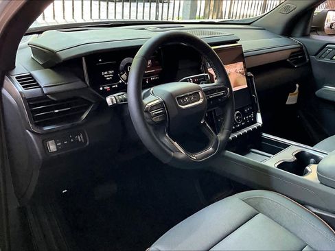 Used 2025 GMC Acadia AT4 w/ Luxury Package AWD/4WD image 17