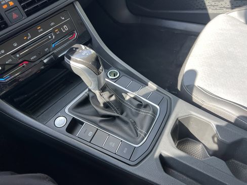 Used 2025 Volkswagen Jetta SE FWD image 23