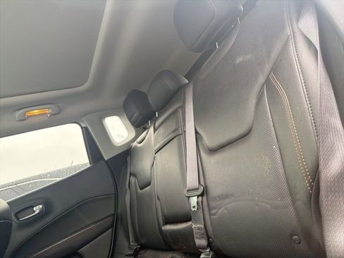 Used 2018 Jeep Compass Limited AWD/4WD image 9