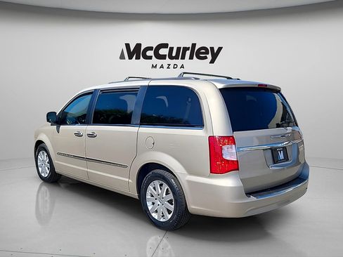 Used 2015 Chrysler Town & Country Touring w/ Driver Convenience Group FWD image 5