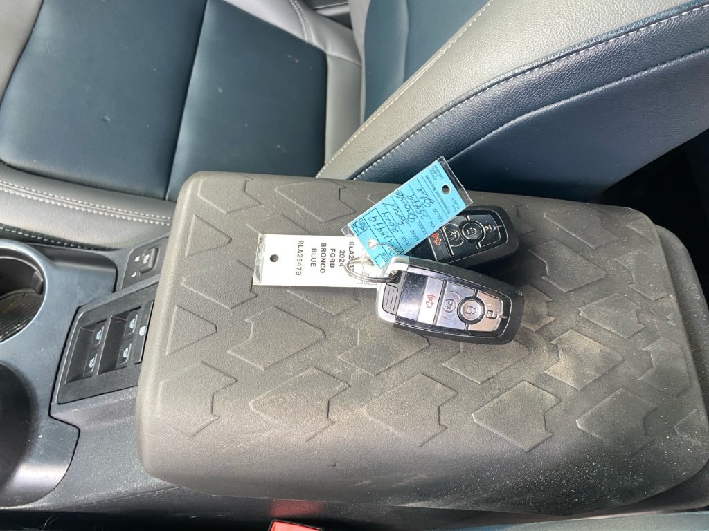 Used 2024 Ford Bronco Outer Banks AWD/4WD image 30