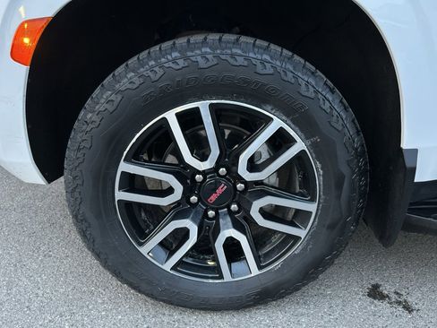 Used 2024 GMC Yukon AT4 w/ Max Trailering Package image 9
