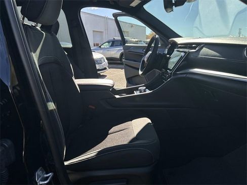 Used 2024 Jeep Grand Cherokee Laredo X image 15