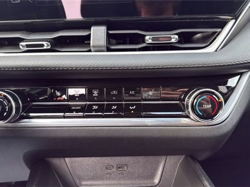 Used 2025 Chevrolet Equinox LT image 25