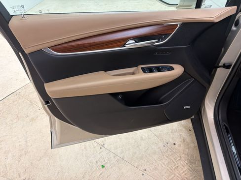 Used 2017 Cadillac XT5 Platinum w/ Driver Assist Package AWD/4WD image 21