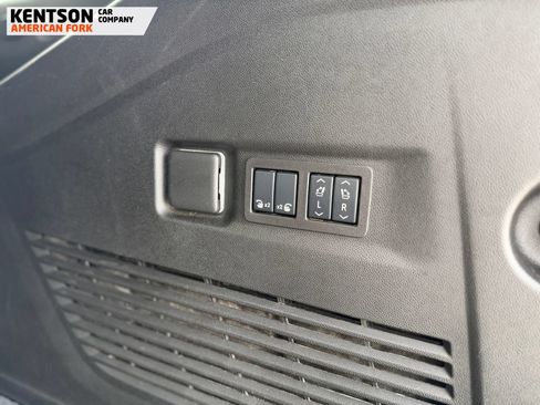 Used 2025 Chevrolet Suburban High Country AWD/4WD image 37