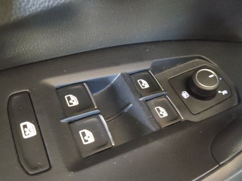 Used 2024 Volkswagen Jetta SE FWD image 27
