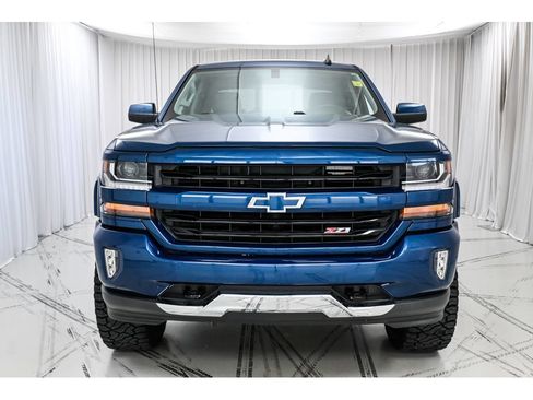 Used 2018 Chevrolet Silverado 1500 LT w/ All Star Edition AWD/4WD image 3