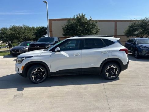 Used 2024 Kia Seltos EX FWD image 5