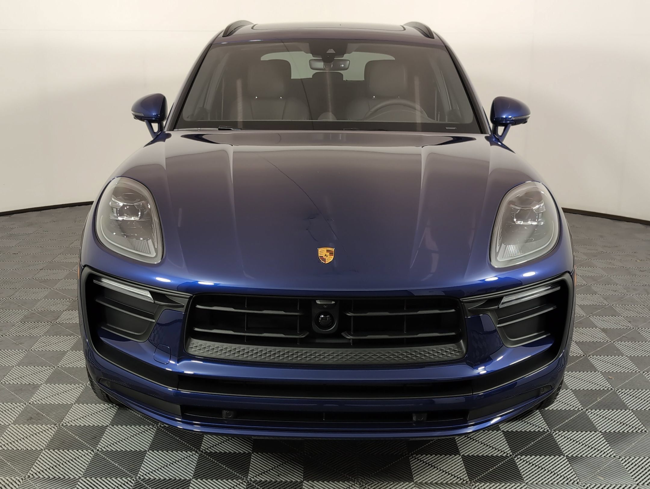 Certified 2025 Porsche Macan AWD/4WD image 11