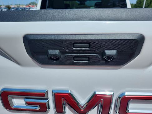 New 2026 GMC Sierra 1500 SLT image 9