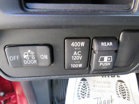 Used 2017 Toyota Tacoma TRD Off-Road AWD/4WD image 10