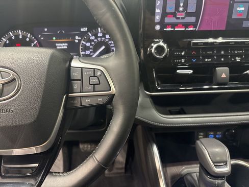 Used 2022 Toyota Highlander Platinum image 23