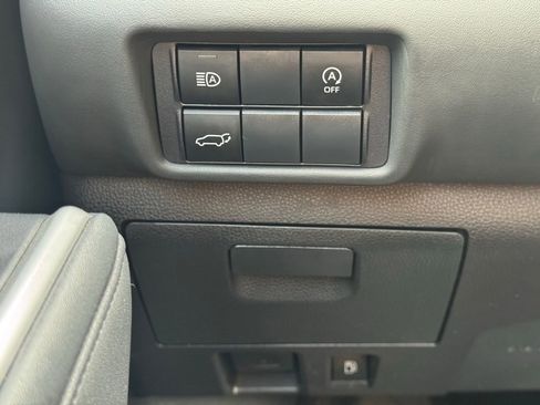 Used 2023 Toyota Highlander XLE AWD/4WD image 35
