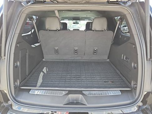 Used 2021 Chevrolet Suburban RST w/ Luxury Package RWD image 17