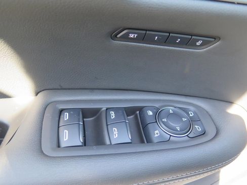 Used 2025 Cadillac XT6 Sport w/ Technology Package image 10